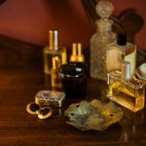 PERFUME & COSMETICS